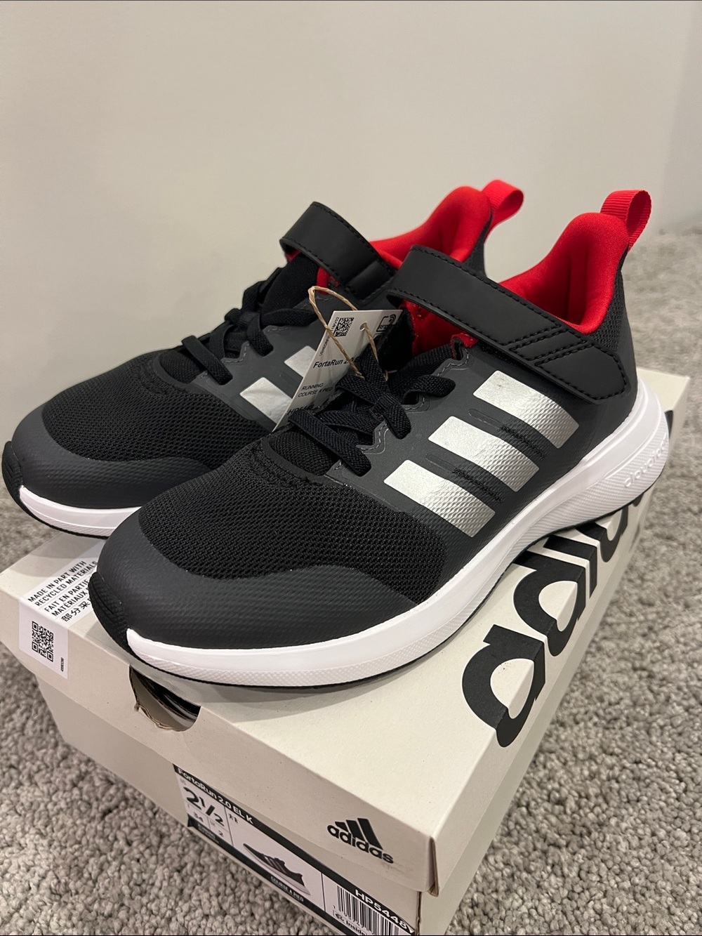 Adidas FortaRun 2.0 kids size 2 1/2 sneakers